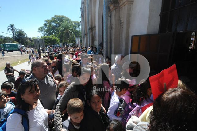 Cientos de santafesinos participan de la fiesta de la Virgen de Guadalupe
