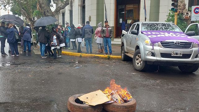 Docentes y personal de salud se unieron a los policías para pedir una recomposición salarial. Patricia Bullrich enviará a la Gendarmería