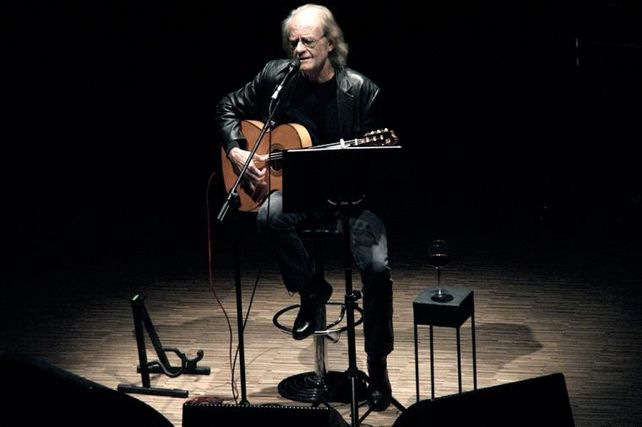 El español Luis Eduardo Aute continúa internado tras sufrir un infarto