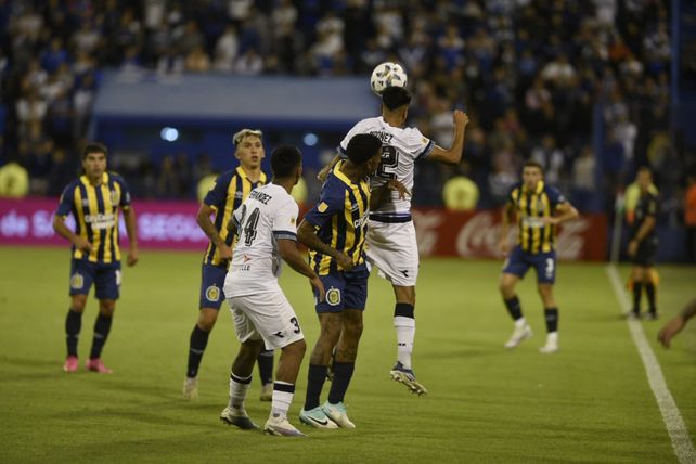 Central jugó sin ambición y al final cayó con Vélez por un cabezazo de Osorio