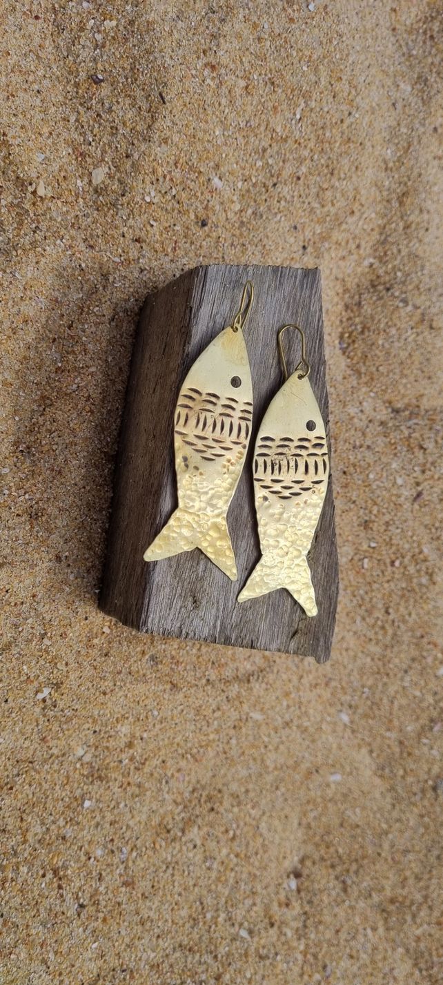 El río, los peces, el humedal está presente en las piezas de Laura Ró.