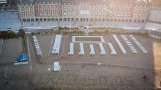 POSTAL AÉREA. Imagen de la rambla de Mar del Plata tomada con una dedicatoria a Maradona. POSTAL AÉREA. Imagen de la rambla de Mar del Plata tomada con una dedicatoria a Maradona.