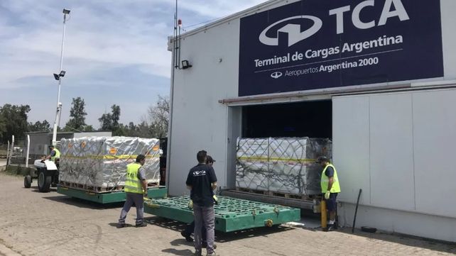 Por la caída del sistemas de cargas hace días que están a la intemperie productos importados