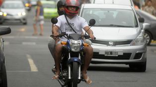 Buscan prohibir la circulación de más de una persona por moto