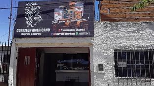Dueño de un corralón se alzó con millones de pesos y estafó a decenas de clientes
