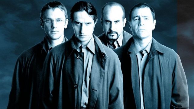 Los cuatro protagonistas del recordado unitario Los SImuladores. Un éxito que suma fans con el tiempo.&nbsp;