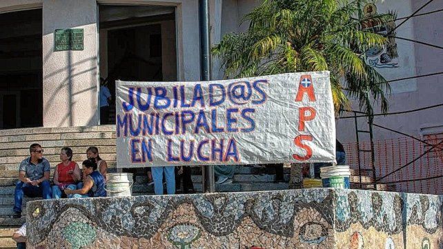 Jubilados se movilizan para defender sus derechos en Paraná.