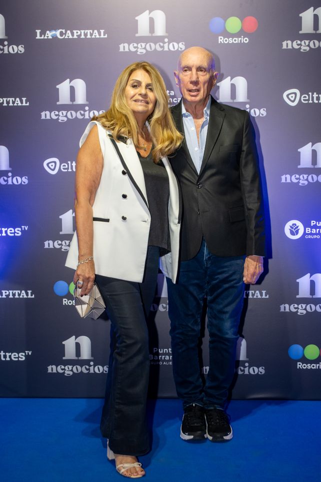 Marta Mercau junto a René Brochier de la industria de calzados The Bag Belt.