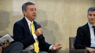 Edward Brenyan, economista agrícola líder del Banco Mundial, estuvo en Rosario.