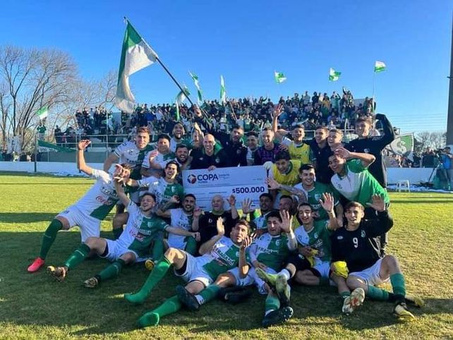 Studebaker goleó 3-0 a Central Córdoba por los 8º de final y sumó un cheque de 500.000 pesos.