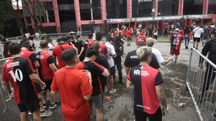Las puertas del Coloso ya abrieron y falta muy poco para el comienzo del clásico.