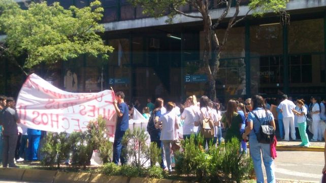 Médicos residentes de la provincia pararon y reclamaron mejoras en las condiciones laborales