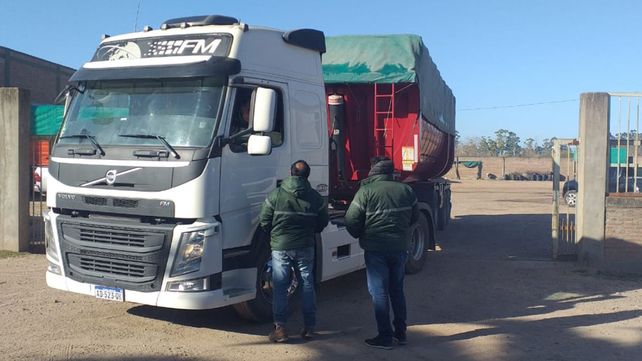 Camioneros marchan en sus vehículos por la Lealtad Camionera