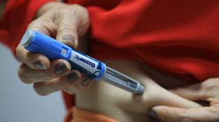 El tratamiento con este fármaco cuesta cerca de 230 mil pesos por mes. Debe recetarlo un médico.