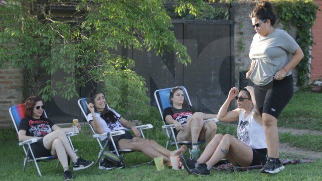 La mística que viven los seguidores de Los Fundamentalistas del Aire Acondicionado es parte de la preciada misa ricotera. Hoy tocan en Paraná y hay gran movida