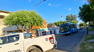 Fatal choque en Villa Gobernador Gálvez: motociclista muere al colisionar con un ómnibus