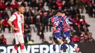 Unión rompió el molde: lo que tardó nueve partidos, lo hizo en media hora en Córdoba