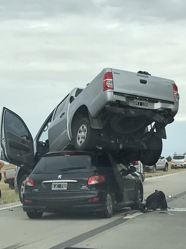 Un herido en el impactante accidente en la autopista Rosario - Córdoba entre tres autos