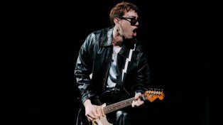 Mateo “El Ruso” Sujatovich, Conociendo Rusia, vuelve a Paraná para presentar su nuevo disco Jet Love en formato full banda.