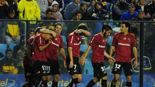 El festejo de los jugadores de Newells tras el gol de Mauricio Tevez a Boca en la Bombonera en 2014.