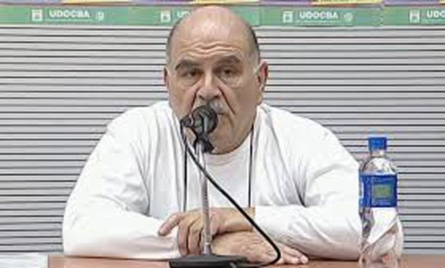 Ayer el profesor contó que el viernes al retirarse del aula fue cuando le alteraron el contenido de la botella.