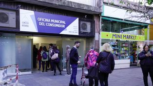 Unas 400 personas se acercaron este martes a la Oficina Municipal de Defensa del Consumidor para tramitar el Rase.