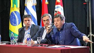 El intendente de Concepción del Uruguay, José Lauritto, encabezó una charla sobre la ley de leyes junto a ex funcionarios y legisladores.