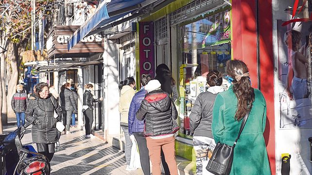 Echesortu tiene un corredor comercial y bancario muy concurrido sobre calle Mendoza. 