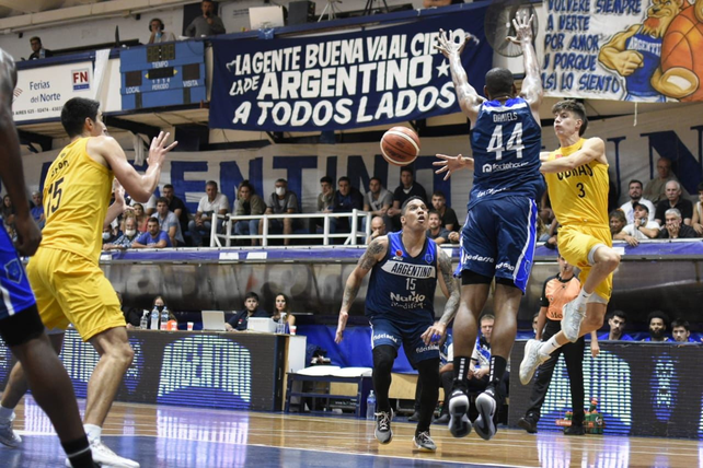 Cómodo triunfo de Argentino sobre Obras Basket en Junín