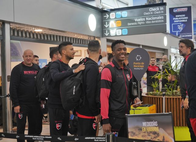 Newells salió en vuelo chárter y viaja rumbo a Santa Cruz de la Sierra