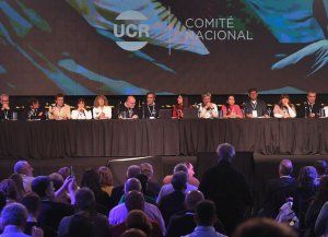 La UCR ratificó Juntos y pidió ampliar la coalición