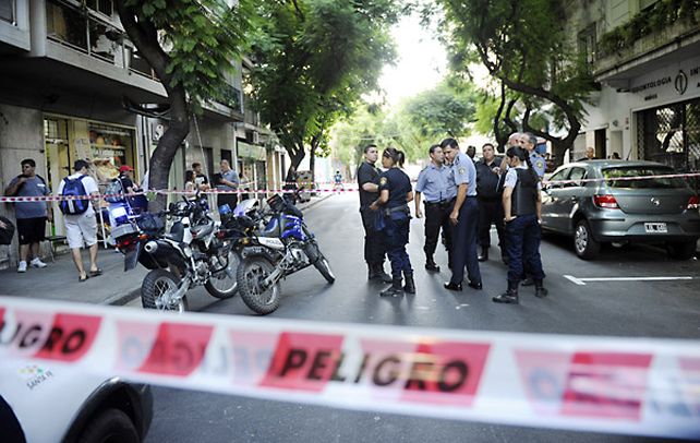 Giro letal. El atentado a una clínica de 3 de Febrero 1045 terminó con el asesinato del policía Carlos Dolce en 2013. (foto: Celina Mutti Lovera)
