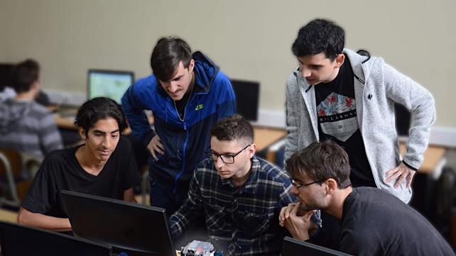 La ciudad tiene un abanico de opciones para quienes eligen dedicarse a carreras ligadas a la industria del software.