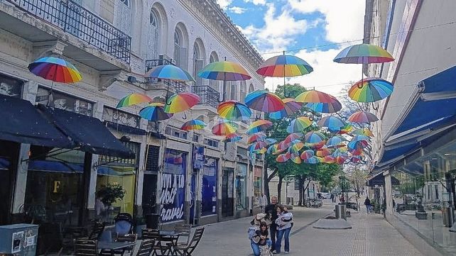 Reposición. La Municipalidad prevé recolocar los paraguas entre este viernes y el lunes.