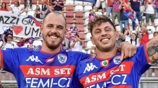 Nicolás Coronel (a la derecha) junto a Diego Antl, el otro argentino que juega en Rovigo. Ambos fueron titulares.