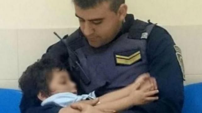 Río Cuarto: Volvieron a encontrar en la calle al niño que habían cuidado dos policías