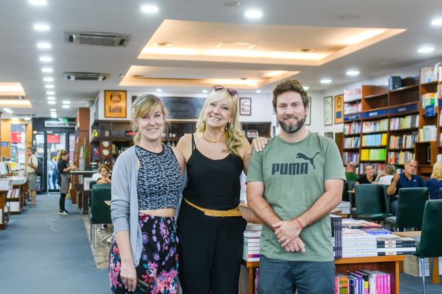 Alicia Burgués, Patricia Bottale y Kevin Novello