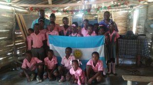 LOS CHICOS Y LA BANDERA. Un entrerriano fundó una escuela primaria en Haití LOS CHICOS Y LA BANDERA. Un entrerriano fundó una escuela primaria en Haití