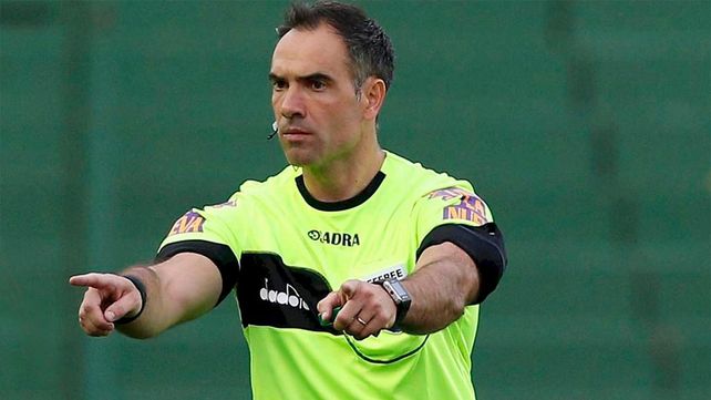 Silvio Trucco fue uno de los apuntados por los jugadores de Central ya que estaba a cargo del VAR ante Boca.