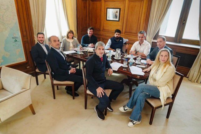 La mesa política del gobierno puso el foco en la agenda legislativa y la economía