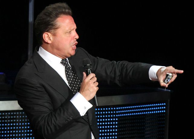 Luis Miguel fue acusado por su exmujer de abandonar a sus pequeños hijos