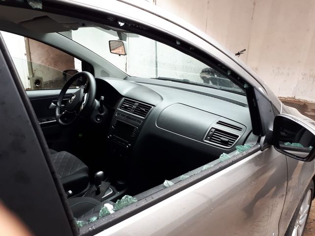 La bala rompió el cristal del acompañante e ingresó por el ojo de la mujer.&nbsp;