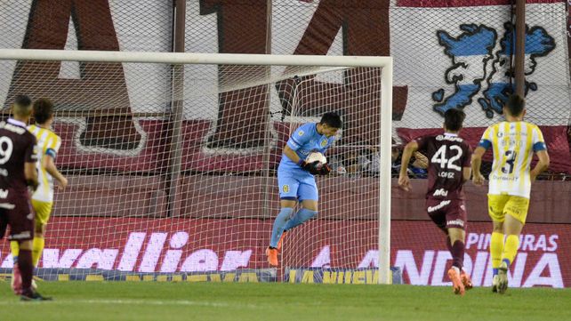 Romero tuvo un par de intervenciones clave ante Lanús.