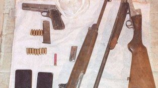 Las armas iban a ser compradas de manera ilegal y la policía frustró la comercialización.