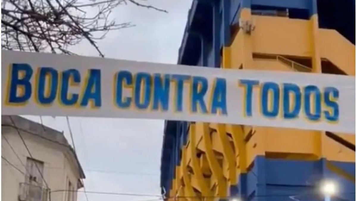 Boca contra todos, rezaban los pasacalles que aparecieron en cercanía a La Bombonera