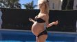 la primera foto de emma, la hija recien nacida de evangelina anderson