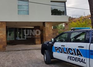 Delfino se puso a disposición de la Justicia pero por ahora no viaja al país