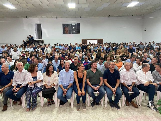 Dirigentes del variopinto arco opositor de Santa Fe encabezaron una multitudinaria actividad en Vera.