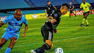 Riestra fue goleado y se despidió de la Copa Sudamericana.