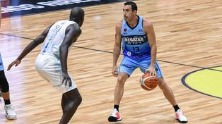 El escolta, un históricos de la Liga, cosechó tres veces la Copa Argentina, una Copa de Campeones, dos torneos Top 4 y un Súper 8, y a nivel internacional se llevó en dos ocasiones la Liga Sudamericana de Clubes.